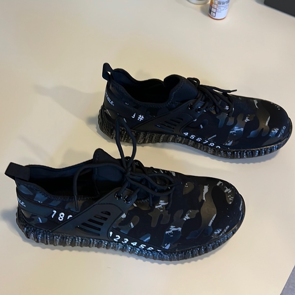 Indestructible mens shoe size 12 black